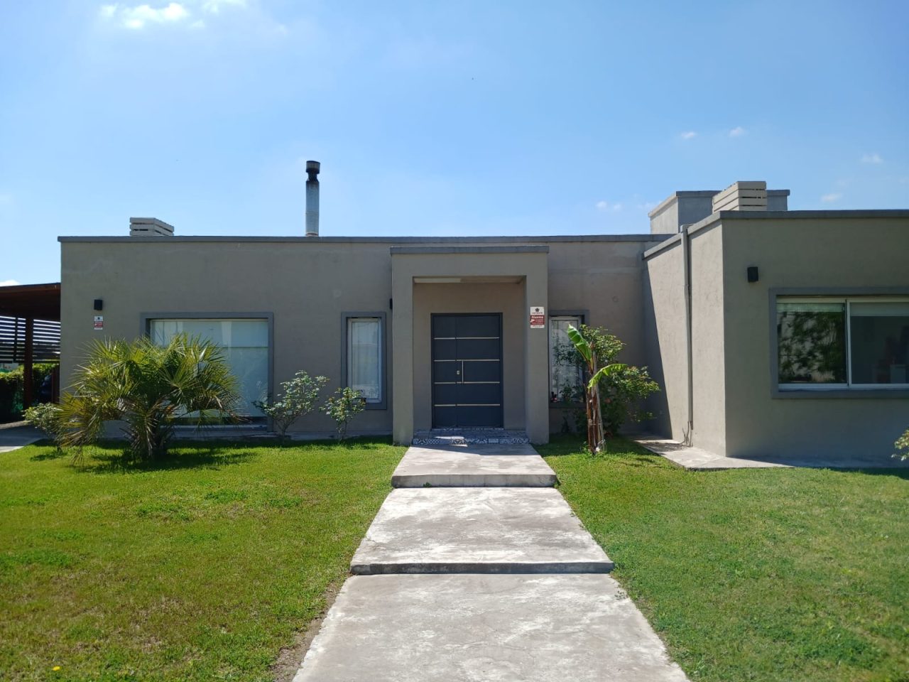 Casa en unaplanta 160m2 -Barrio El Ensueño-